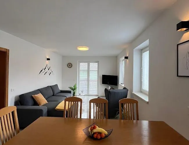 Julian Experience דירה